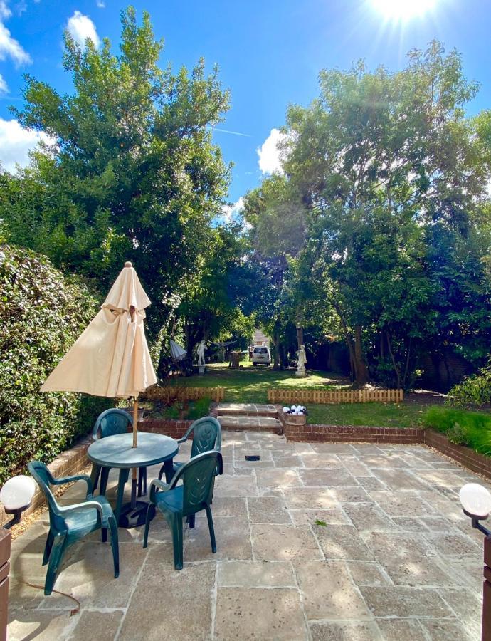 Lala Mundi Bed & Breakfast Brading ภายนอก รูปภาพ